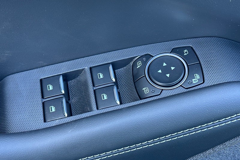 Ford Mustang Mach-E Vehicle Full-screen Gallery Image 11