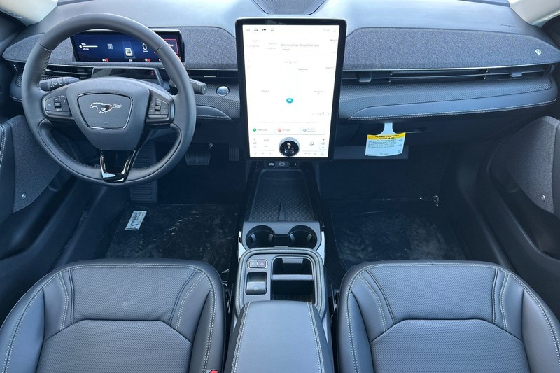 Ford Mustang Mach-E Vehicle Full-screen Gallery Image 14