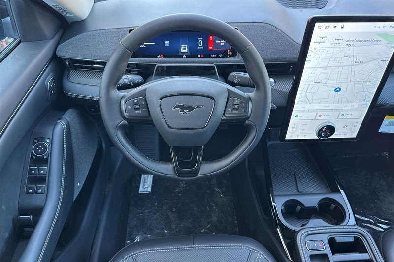 Ford Mustang Mach-E Vehicle Full-screen Gallery Image 15