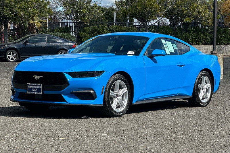 Ford Mustang Vehicle Full-screen Gallery Image 07