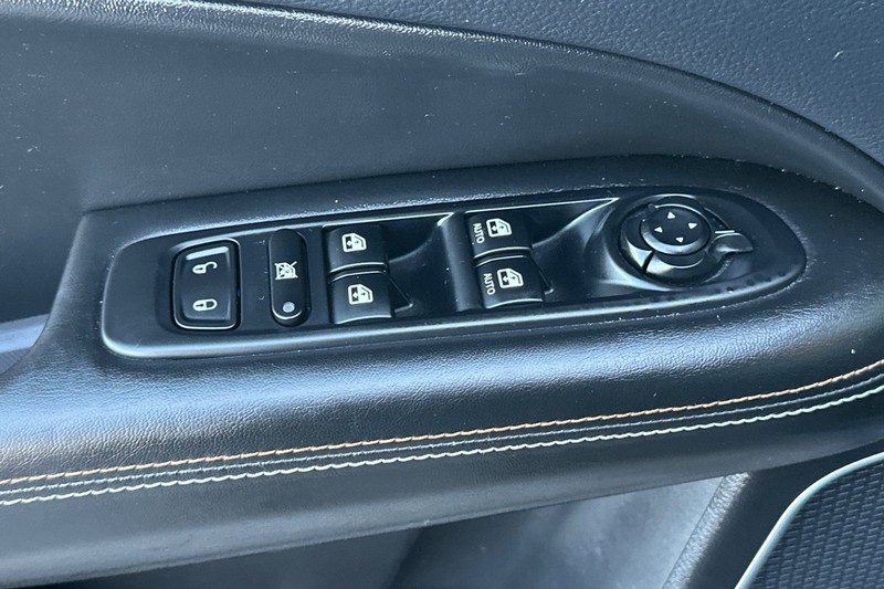 Jeep Compass Vehicle Full-screen Gallery Image 11