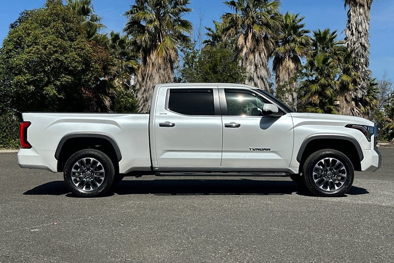 Toyota Tundra Vehicle Full-screen Gallery Image 02