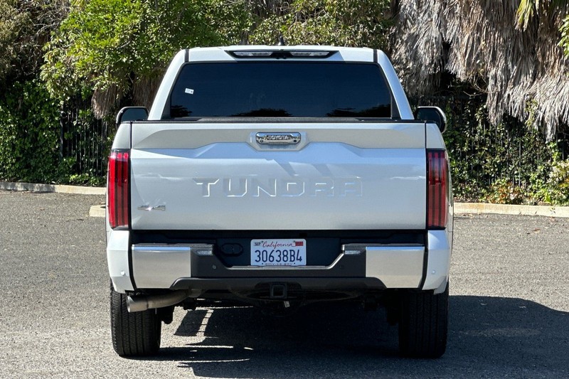 Toyota Tundra Vehicle Full-screen Gallery Image 04