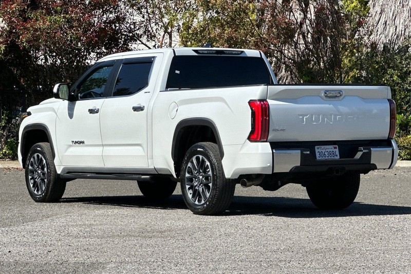Toyota Tundra Vehicle Full-screen Gallery Image 05