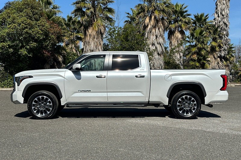 Toyota Tundra Vehicle Full-screen Gallery Image 06
