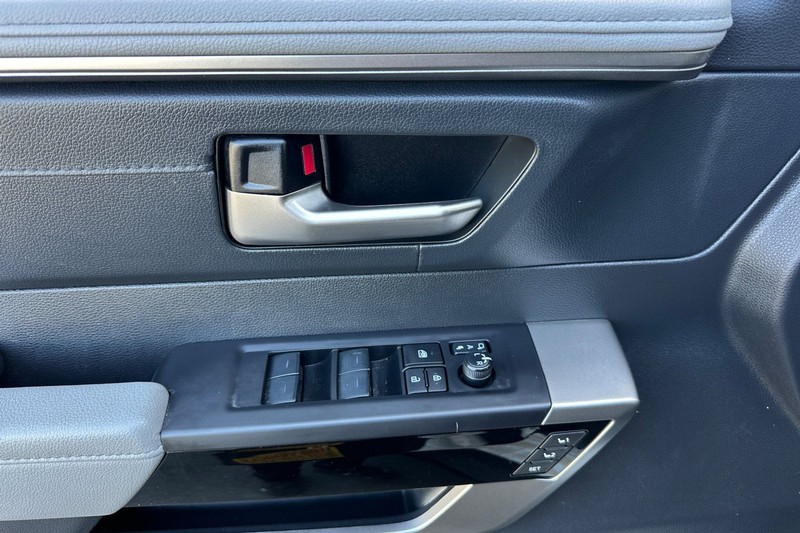 Toyota Tundra Vehicle Full-screen Gallery Image 10