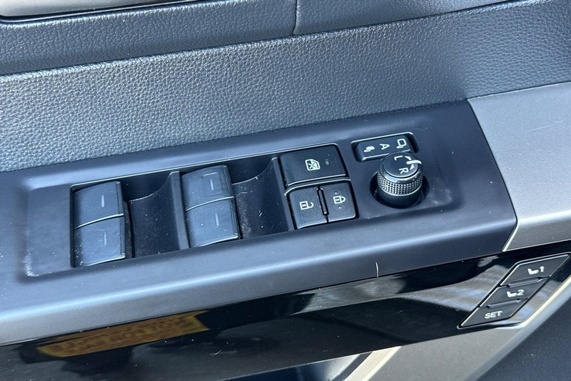 Toyota Tundra Vehicle Full-screen Gallery Image 11