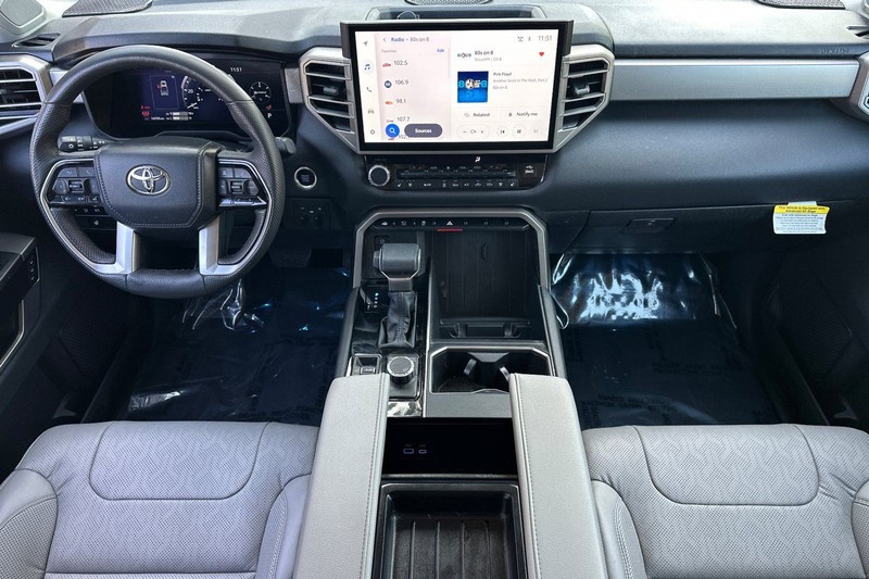 Toyota Tundra Vehicle Full-screen Gallery Image 14