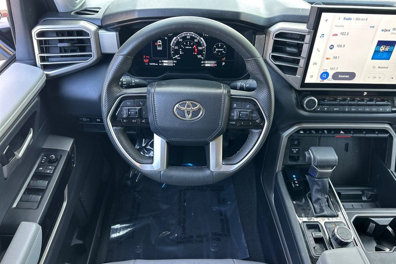 Toyota Tundra Vehicle Full-screen Gallery Image 15