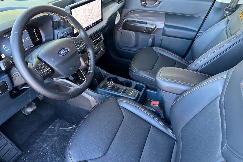 Ford Maverick Vehicle Full-screen Gallery Image 09