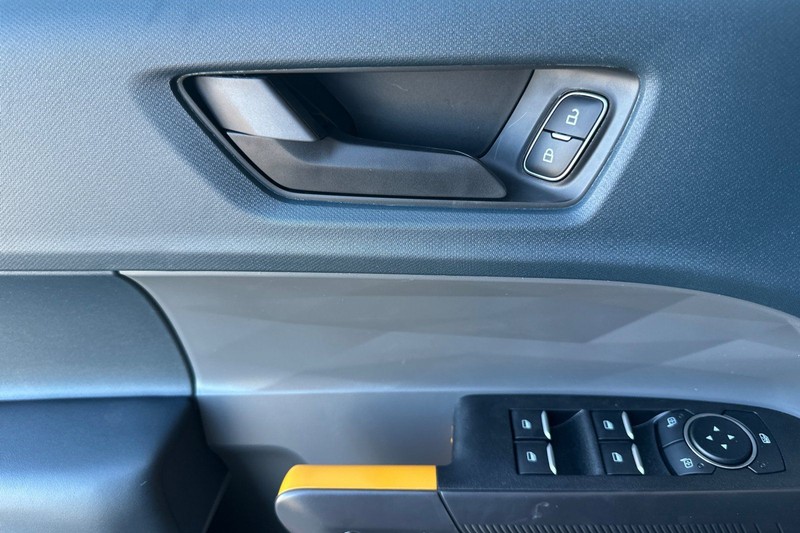 Ford Maverick Vehicle Full-screen Gallery Image 10