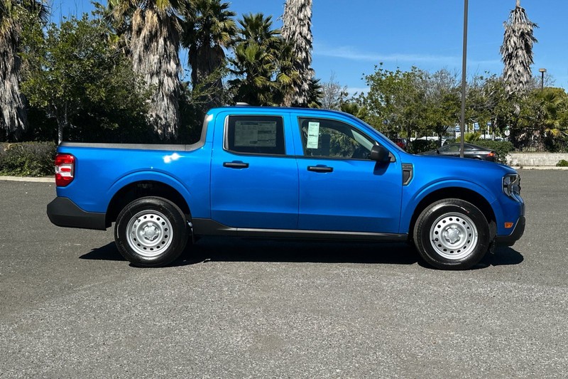 Ford Maverick Vehicle Full-screen Gallery Image 02