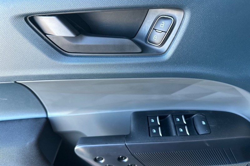 Ford Maverick Vehicle Full-screen Gallery Image 10