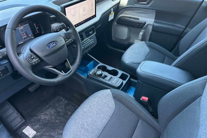 Ford Maverick Vehicle Full-screen Gallery Image 09