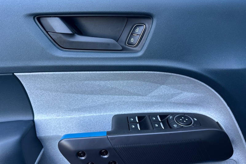 Ford Maverick Vehicle Full-screen Gallery Image 10