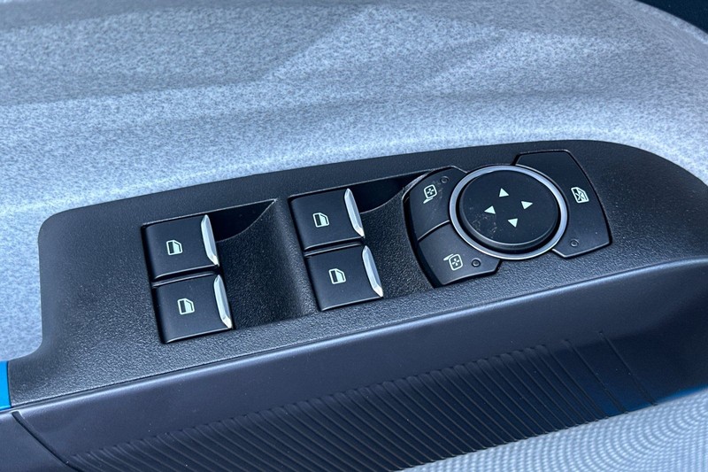 Ford Maverick Vehicle Full-screen Gallery Image 11