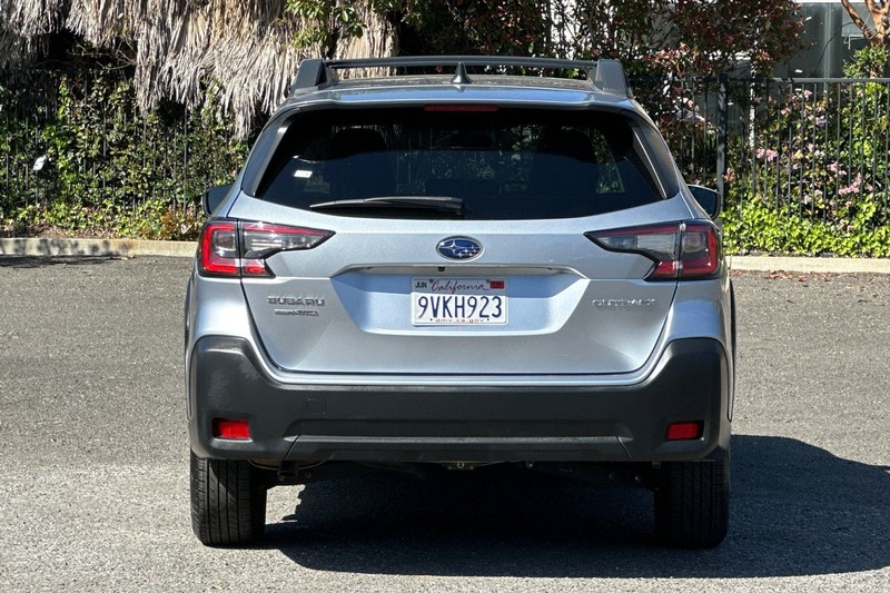 Subaru Outback Vehicle Full-screen Gallery Image 04