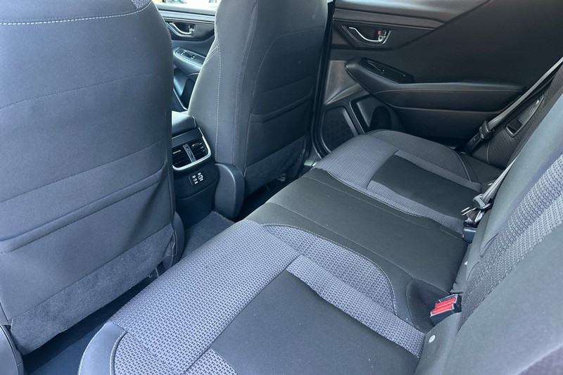 Subaru Outback Vehicle Full-screen Gallery Image 13