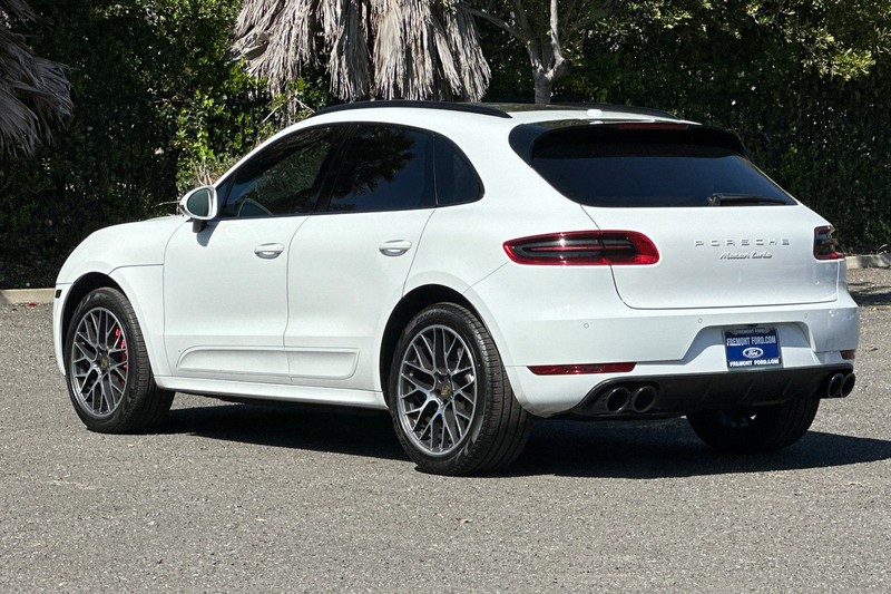 Porsche Macan Vehicle Full-screen Gallery Image 05