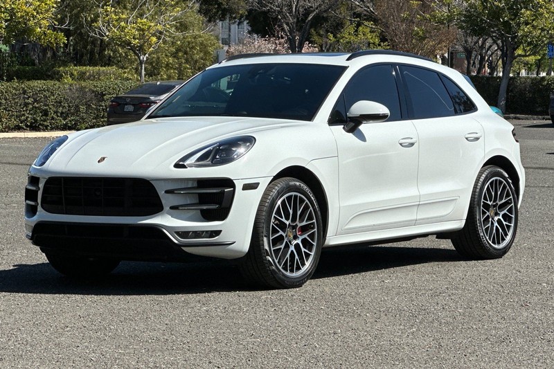 Porsche Macan Vehicle Full-screen Gallery Image 07
