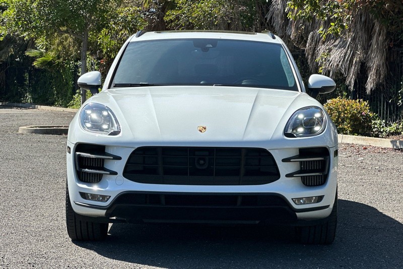Porsche Macan Vehicle Full-screen Gallery Image 08