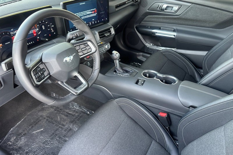 Ford Mustang Vehicle Full-screen Gallery Image 09