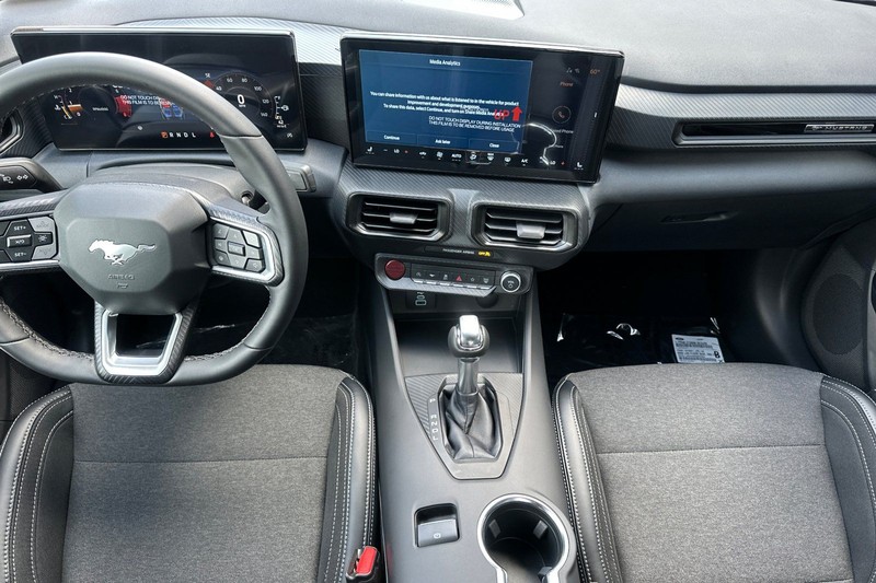 Ford Mustang Vehicle Full-screen Gallery Image 13