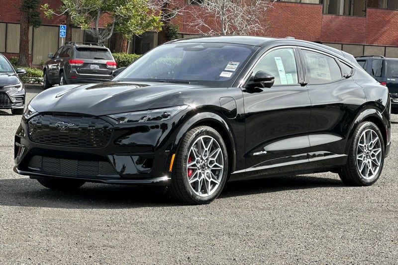 Ford Mustang Mach-E Vehicle Full-screen Gallery Image 07