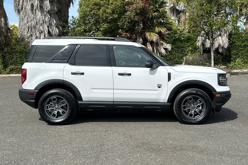 Ford Bronco Sport Vehicle Full-screen Gallery Image 02
