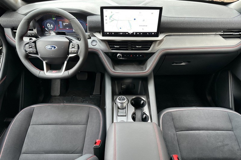 Ford Explorer Vehicle Full-screen Gallery Image 14