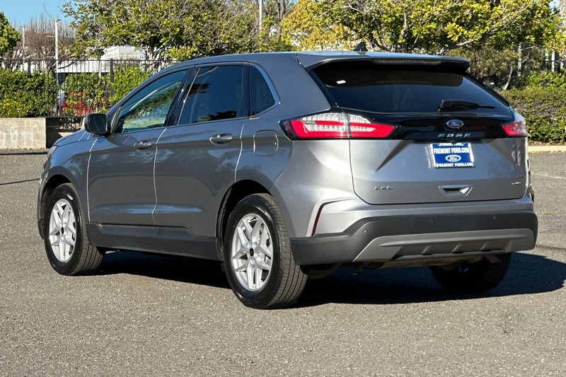 Ford Edge Vehicle Full-screen Gallery Image 05