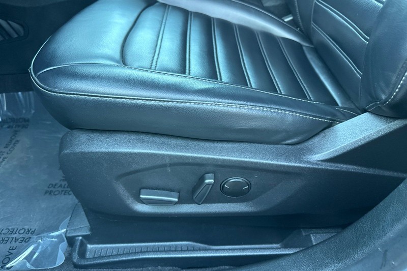 Ford Edge Vehicle Full-screen Gallery Image 13