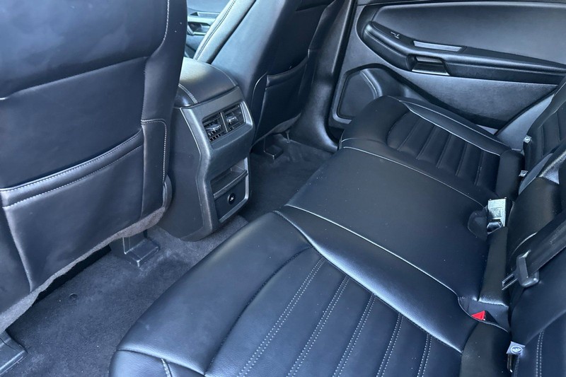 Ford Edge Vehicle Full-screen Gallery Image 14