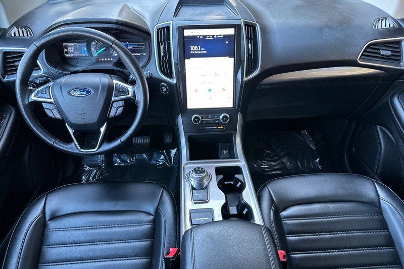 Ford Edge Vehicle Full-screen Gallery Image 15