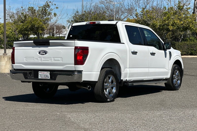 Ford F-150 Vehicle Full-screen Gallery Image 03