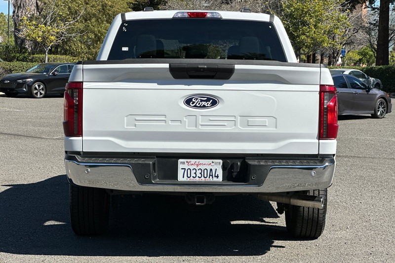 Ford F-150 Vehicle Full-screen Gallery Image 04