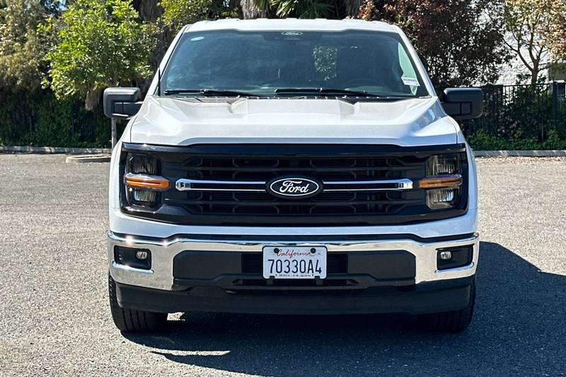 Ford F-150 Vehicle Full-screen Gallery Image 09