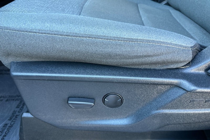 Ford F-150 Vehicle Full-screen Gallery Image 13