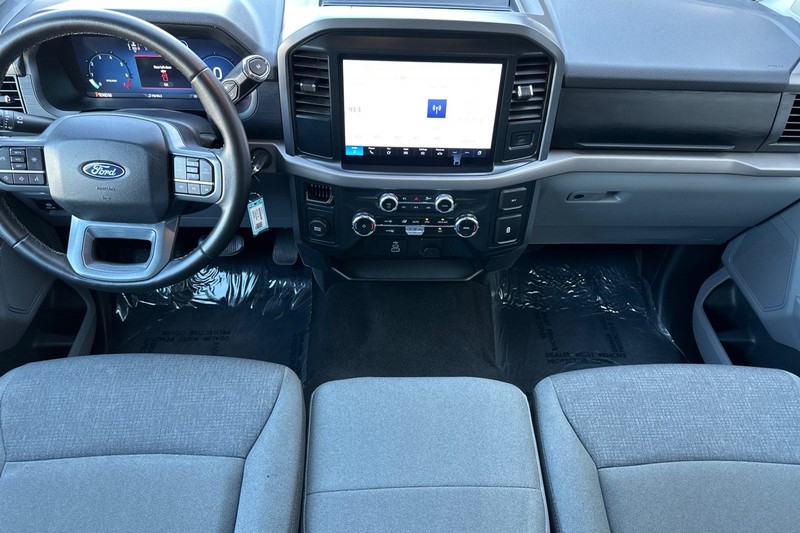 Ford F-150 Vehicle Full-screen Gallery Image 15