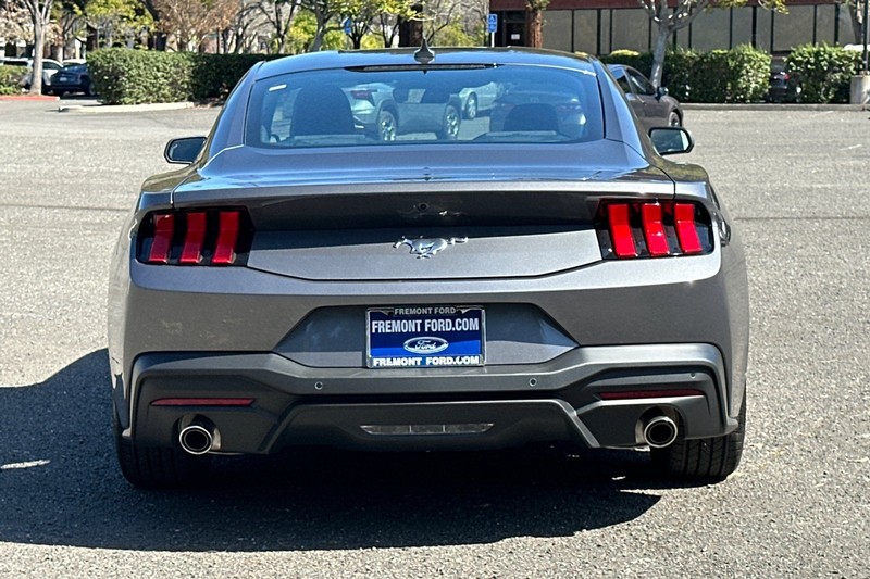 Ford Mustang Vehicle Full-screen Gallery Image 04