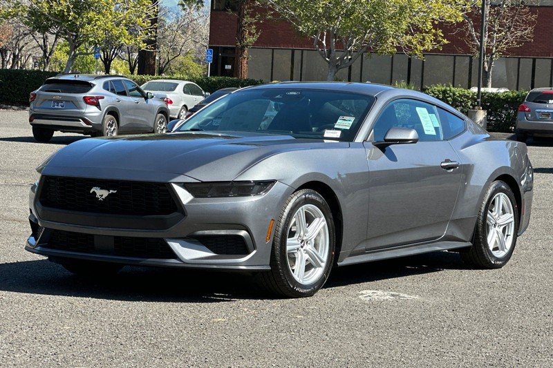 Ford Mustang Vehicle Full-screen Gallery Image 07