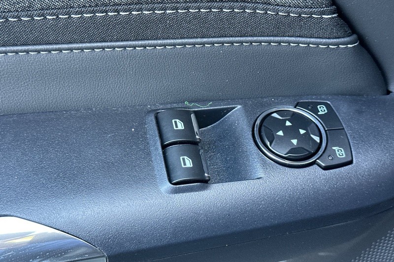 Ford Mustang Vehicle Full-screen Gallery Image 11