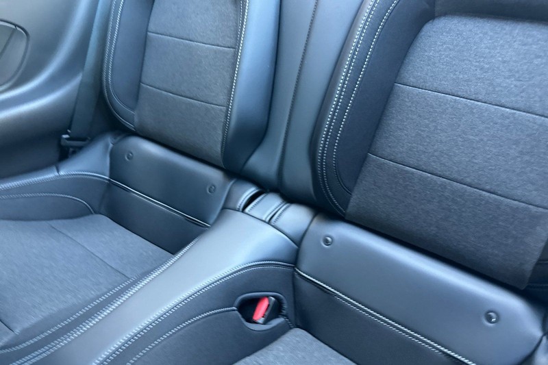 Ford Mustang Vehicle Full-screen Gallery Image 12