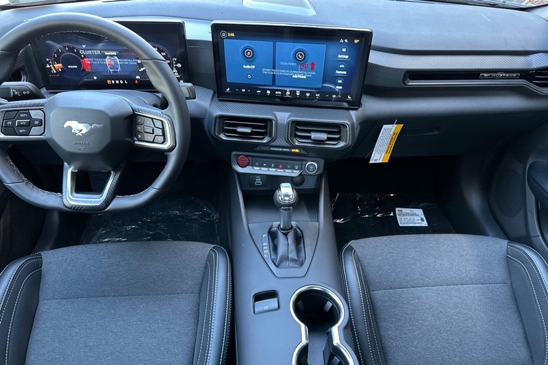 Ford Mustang Vehicle Full-screen Gallery Image 13