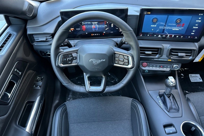 Ford Mustang Vehicle Full-screen Gallery Image 14