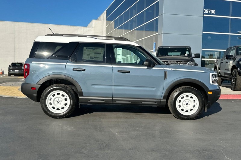 Ford Bronco Sport Vehicle Full-screen Gallery Image 02