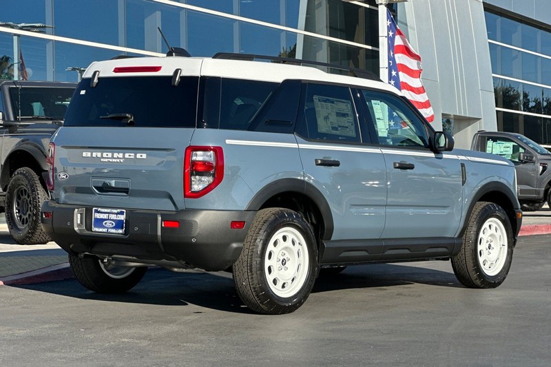 Ford Bronco Sport Vehicle Full-screen Gallery Image 03