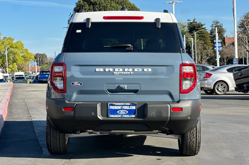 Ford Bronco Sport Vehicle Full-screen Gallery Image 04