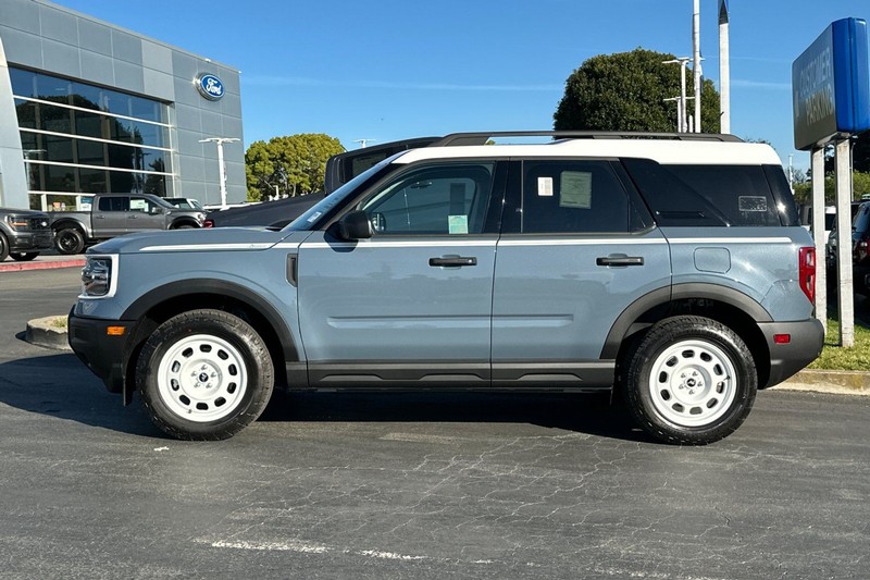 Ford Bronco Sport Vehicle Full-screen Gallery Image 06