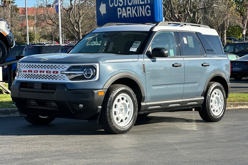 Ford Bronco Sport Vehicle Full-screen Gallery Image 07